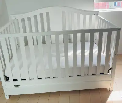 Graco Solano crib with deluxe mattress & cotton top pad, View more