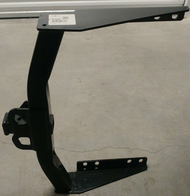 Ford Excursion Trailer Hitch Brand New. in Other in Oshawa / Durham Region - Image 2