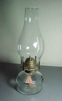 VINTAGE CLEAR GLASS OIL/KEROSENE LAMP