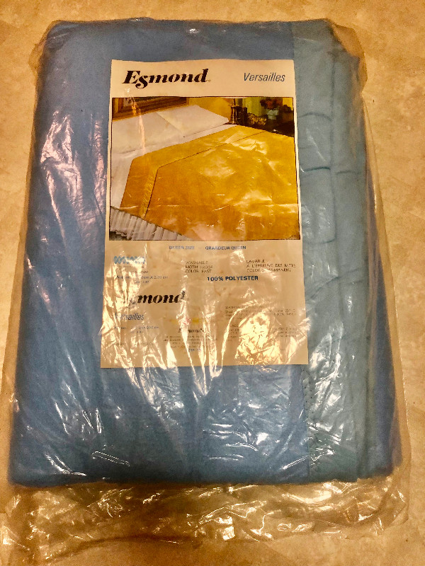 Light Blue Queen Blanket 100% Polyester $40 in Bedding in Winnipeg