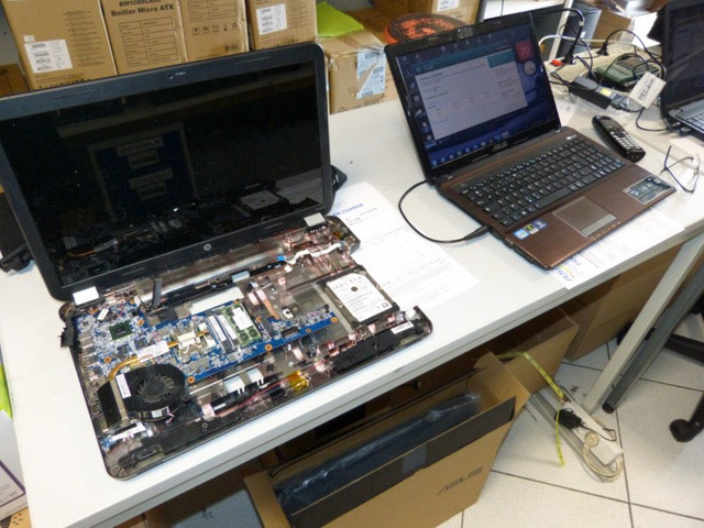 Réparation iphone macbook ordinateur cellulaire  dans Appareils électroniques  à Ville de Montréal - Image 2