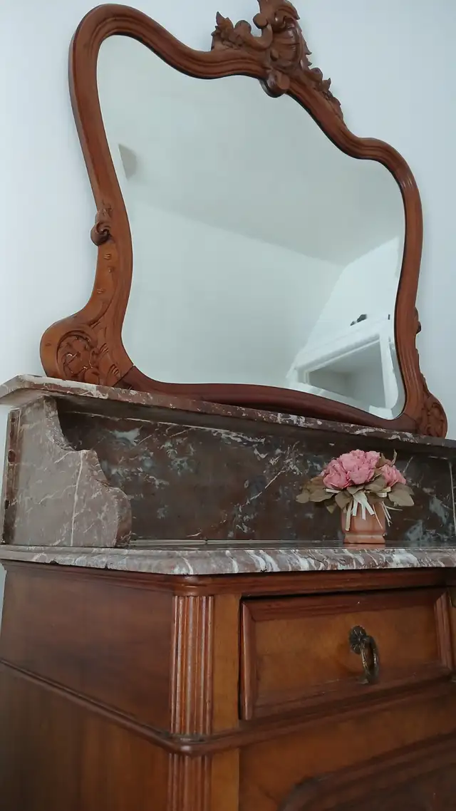 Meuble art nouveau avec miroir et dessus en marbre in Dining Tables & Sets in Longueuil / South Shore - Image 8