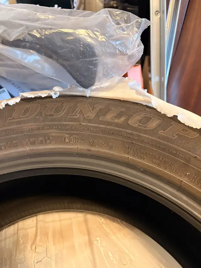 Pneus (4) d'été 235/60R18 Dunlop presque neufs / summer tires(4) in Tires & Rims in Longueuil / South Shore - Image 5