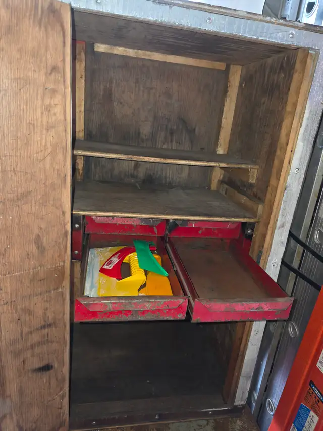 4 Steel Drawers Wood Bench Tool Cabinet With Lock And Key in Tool Storage & Benches in Windsor Region - Image 3