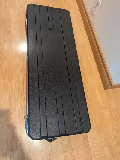 Stagg molded fender/stratocaster guitar case near new, View more