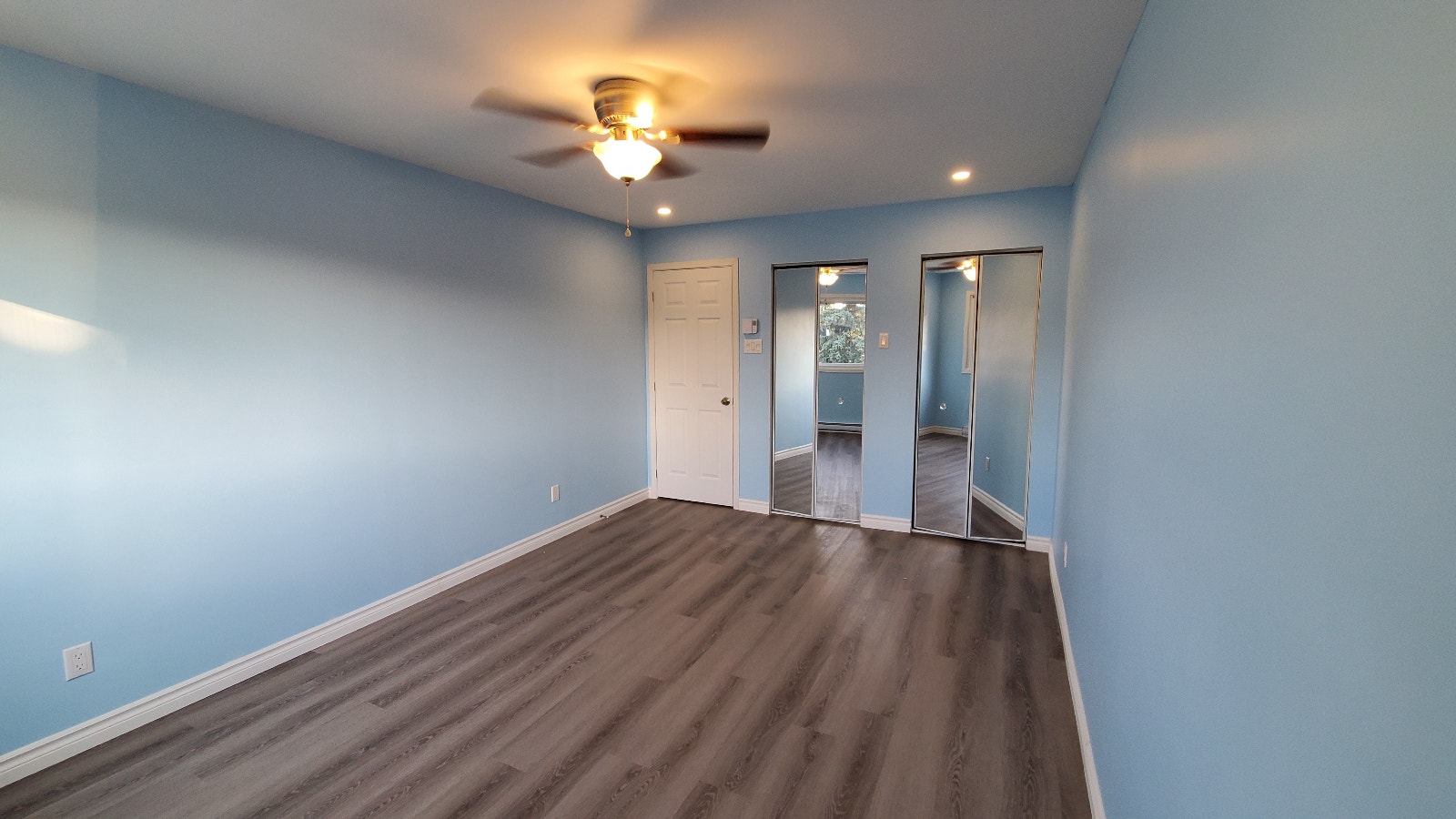Large 4 1/2 (2 beds) Upper/Bright in DDO Sunnybrooke Train REM — photo 3