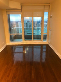 One Bedroom, 2 Dens, 2 Bathroom Condo for rent in DT Mississauga