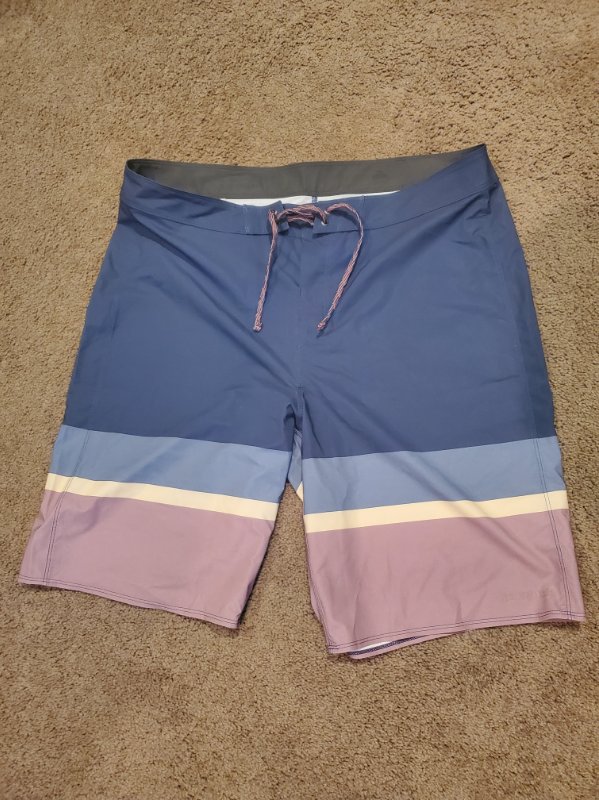 Patagonia board shorts in Men's in Calgary - Image 2