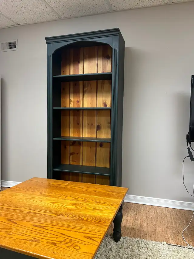 Table in Bookcases & Shelving Units in Sarnia - Image 3
