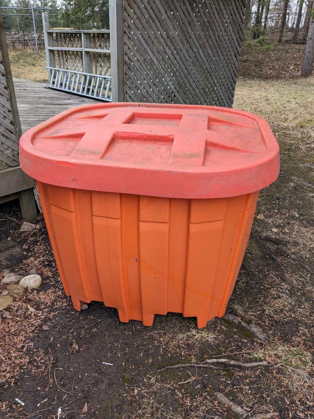 Plastic Weatherproof Container. in Outdoor Tools & Storage in Oakville / Halton Region - Image 4