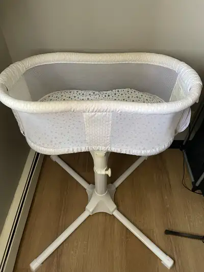 Halo Swivel Bassinet, View more