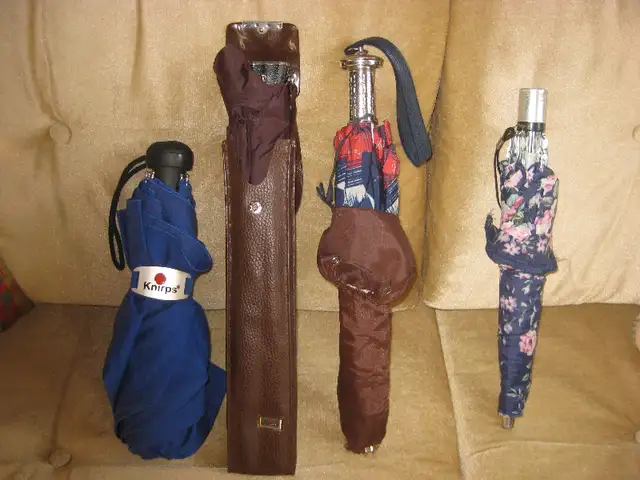 JACKET SPORT AVEC POCHETTE - CROCS - PARAPLUIES -TUQUES MITAINES in Other in Laval / North Shore - Image 3
