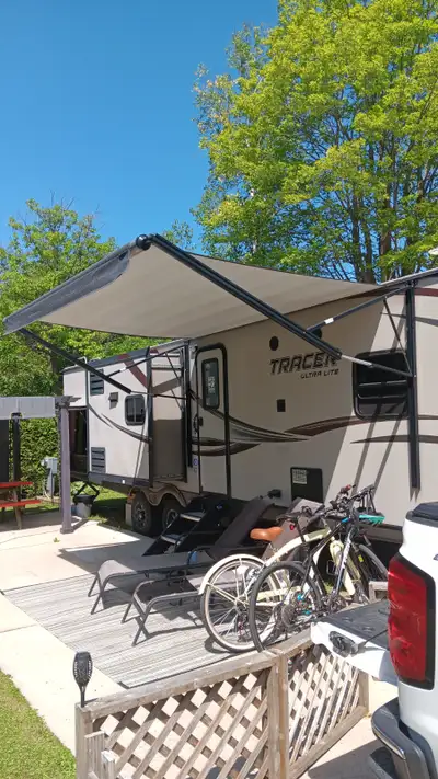2014 39' Travel Trailer Ultra Lite Sleeps 6 - 8 Dry Weight: 6000lbs Large living space with three po...