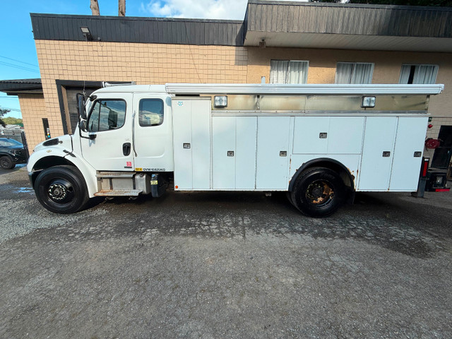 2011 Freightliner Service Truck w Crane in Heavy Trucks in Edmonton - Image 3