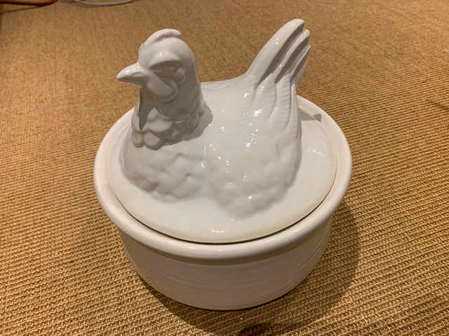 WHITE DISH with CHICKEN SHAPED LID in Kitchen & Dining Wares in Oakville / Halton Region