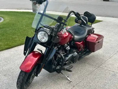 2017 Road King Special, in MINT condition. Fully covered under ESP extended warranty. In spring 2024...