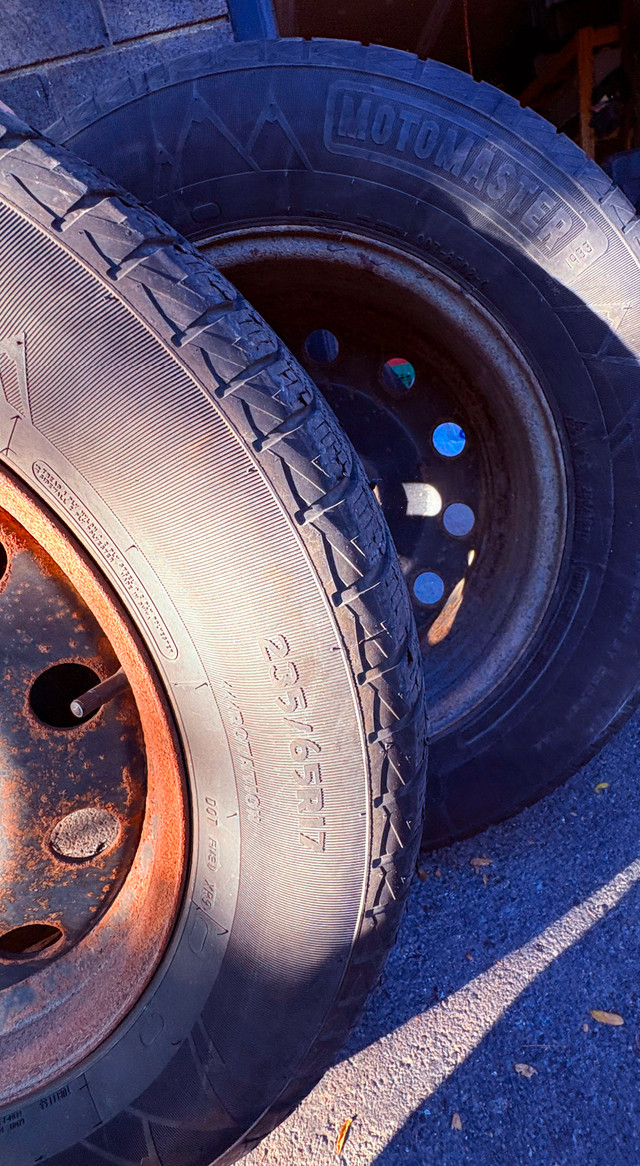 4 Winter Tires with Rims – Good ConditionMotomaster 235/65R17 in Tires & Rims in Gatineau - Image 3
