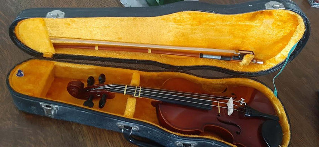 Violin: SUZUKI Child Size 1.10th in String in Calgary - Image 3