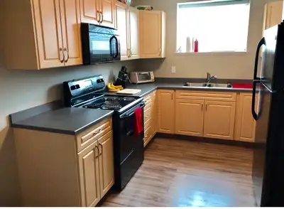 QUALITY, NEWER 2 BEDR SUITE W/6 APPL & PRIVATE DRIVE, BEST AREA