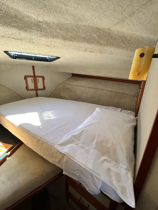1986 Carver Voyager 2827 in Powerboats & Motorboats in Saint John - Image 7