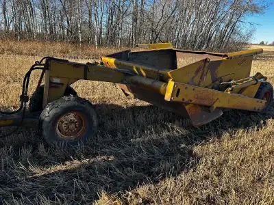 Eversman 600 6 Yd Dirt Scraper. Bought to build a bin pad. Works great and good shape, don’t need it...