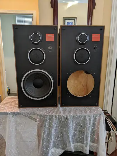 Pair of Solid Akai CW-T55 Bookshelf Speakers *As Is*, View more