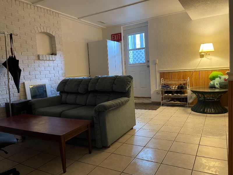 Looking for a male roommate to share 3 bedroom apt. Room Rentals