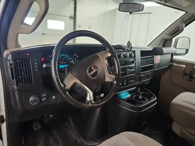 2017 GMC SAVANA VAN 2500 8 CYLINDER in Cars & Trucks in Ottawa - Image 11