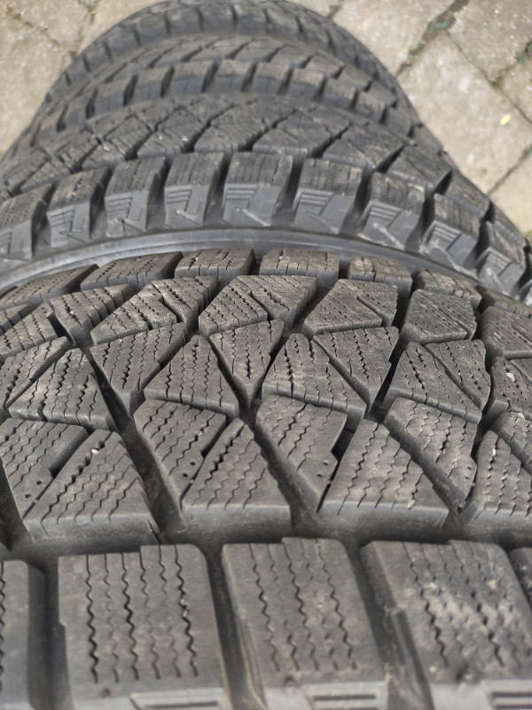 4 pneus hiver Bridgestone Blizak 235-50R18 comme neuf dans Pneus et jantes  à Laval/Rive Nord - Image 3