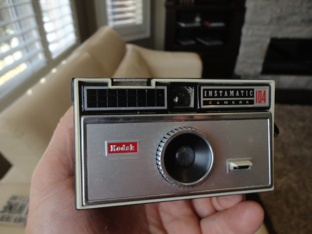 I have Two Vintage Kodak Instamatic 104 Camera w/original Box in Cameras & Camcorders in Kitchener / Waterloo - Image 3