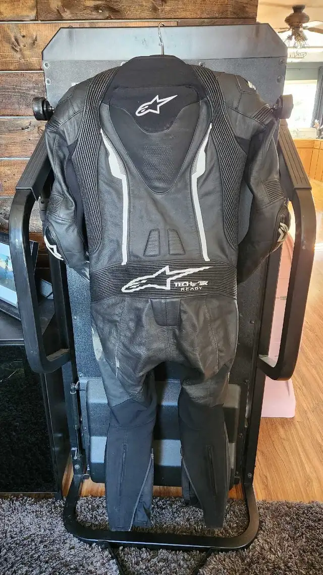 Womens Alpinestars Race Suit Size 4 in Other in Edmonton - Image 4
