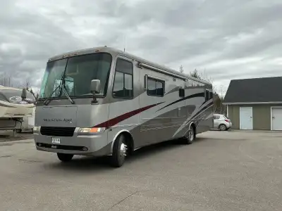 Newmar Mountain Aire , moteur GM 8,1 vortex sur Workhorse , intérieur original , très bien entretenu...