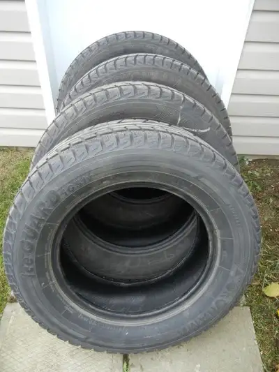 YOKOHAMA 4 PNEUS D'HIVER 245/65R17 . PNEUS A 11/32