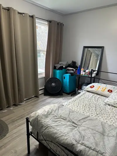ACCOMMODATION AVAILABLE IN WATERLOO Accommodation Available in a 3 Bed 1 Bath Apartment from July 1,...