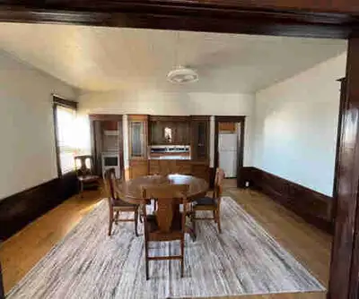 2 Bedroom apartment downtown Kenora. 1,000 sq ft, partially furnished, full size washer and dryer, f...