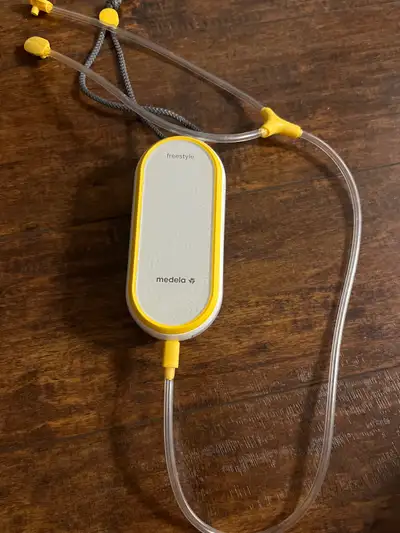 I'm selling a Medela Freestyle Flex breast pump in good condition. This pump is great for on to go u...