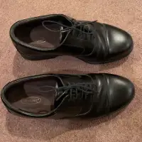 Rockport leather dress shoes 10W like new in box!