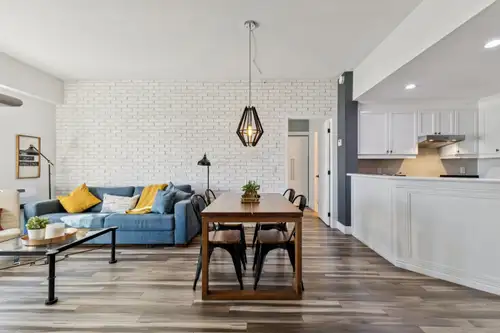 Rare 2‑bed/2‑bath ski‑in/ski‑out in Tremblant’s Pedestrian Village—steps to the gondola. 3035 chemin...