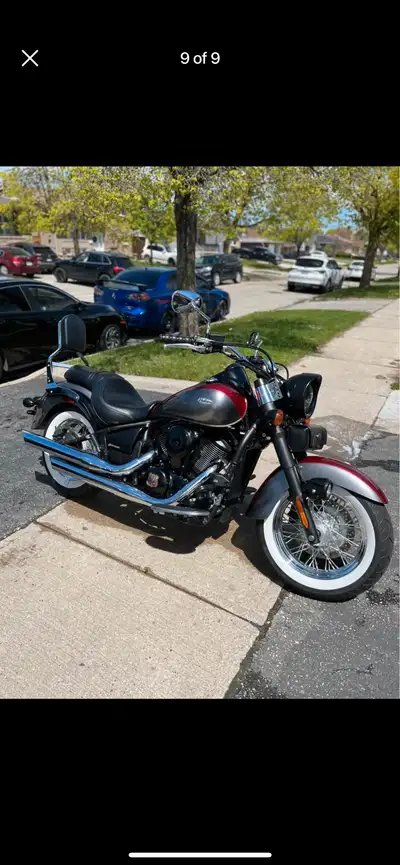2016 Kawasaki Vulcan Classic 900 - 20,000km, Brand new white wall tires, Lots of extras $$. 10/10 co...