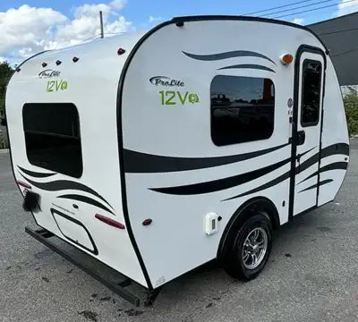 ProLite 12V 2021 – Ultra légère & autonome – 950 lb 23 900 $ – Prête pour vos aventures! ✅ Compacte,...