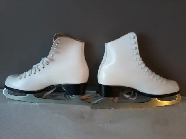 Patins à glace femme (2 pres X 7-7.5)(3 pres X 7.5-8)/$40.00 pre in Skates & Blades in City of Montréal - Image 6