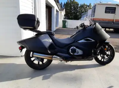 moto honda nm4 750cc 2015 parfaite condition vend a cause maladie tres negociable