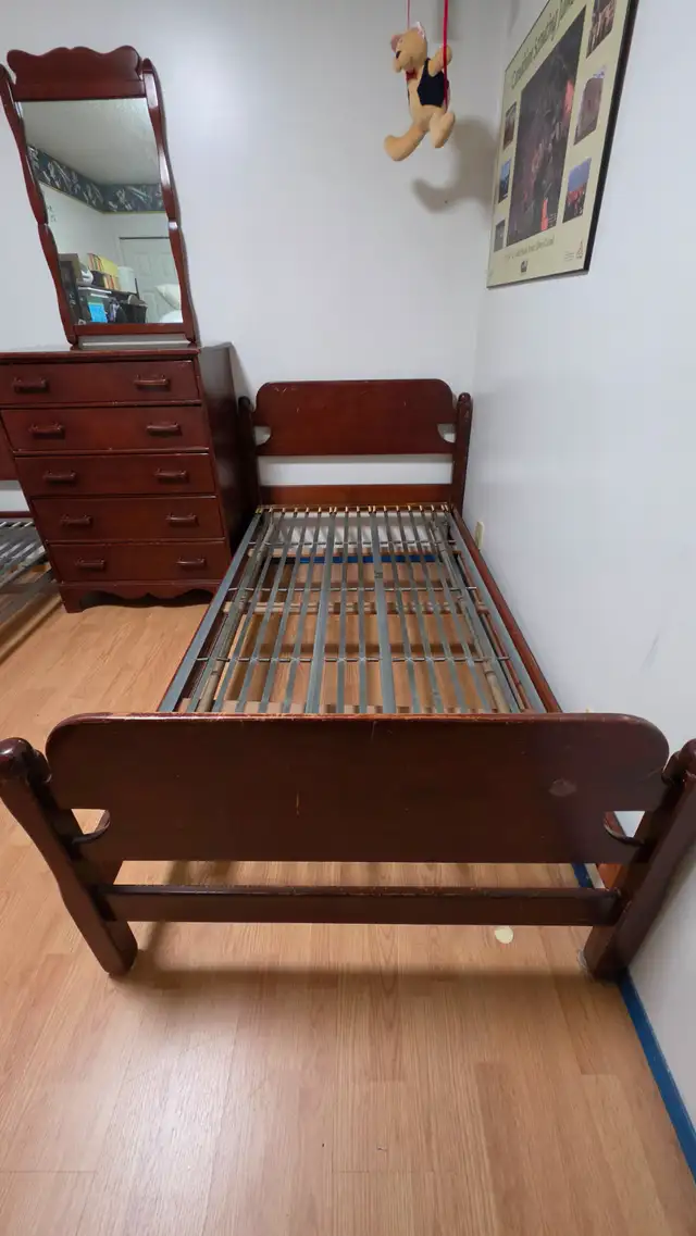 Imperial Loyalist 1960s Maple Bedroom Set –Stamped & Complete in Dressers & Wardrobes in Calgary - Image 6