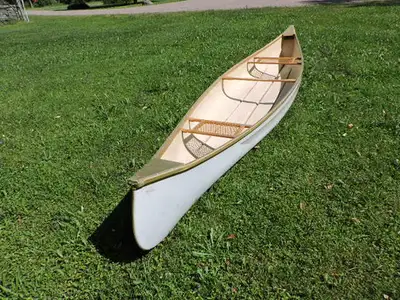 Trent / Holy Cow Canoe Co. 16 feet 4 inches Kevlar A Trent Canoe Company Canoe. This company evolved...