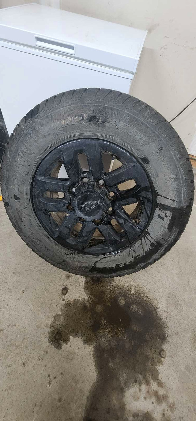 Gmc/Chevy 2500 rims and tires in Tires & Rims in Strathcona County - Image 2
