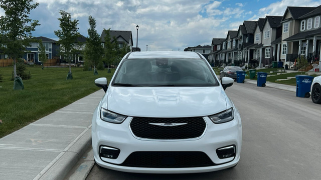 2023 Chrysler Pacifica in Cars & Trucks in Calgary