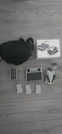 Mavic mini 3 fly combo (3 batteries, RC remote, Drone, Case)