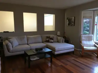 Clean and Comfortable 3 Bedroom 1.5 Bath Upstairs Suite
