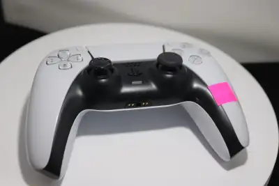 PlayStation 5 DualSense Wireless Controller (#43365-1), View more