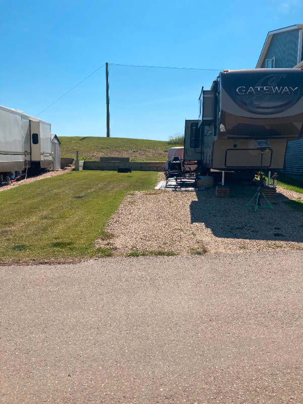 REVERSE WALKOUT LOT WITH A MILLION DOLLAR LAKE VIEW Land for Sale Calgary Kijiji
